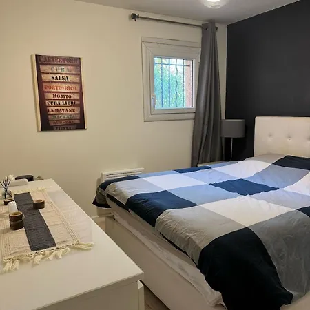 Entier Avec Jardin Pour 2 A 6 Personnes Avec 2 Et Convertible Dans Le Salon * 식스포즈레스플라지스