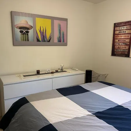 Entier Avec Jardin Pour 2 A 6 Personnes Avec 2 Et Convertible Dans Le Salon 아파트