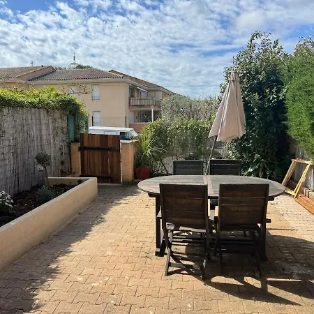 Entier Avec Jardin Pour 2 A 6 Personnes Avec 2 Et Convertible Dans Le Salon 아파트 *
