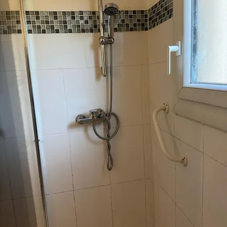 Entier Avec Jardin Pour 2 A 6 Personnes Avec 2 Et Convertible Dans Le Salon *