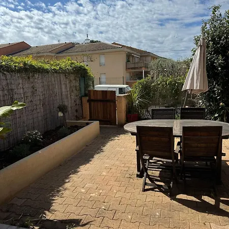 Entier Avec Jardin Pour 2 A 6 Personnes Avec 2 Et Convertible Dans Le Salon 아파트 *