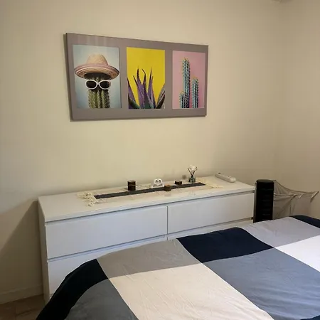 Entier Avec Jardin Pour 2 A 6 Personnes Avec 2 Et Convertible Dans Le Salon 아파트