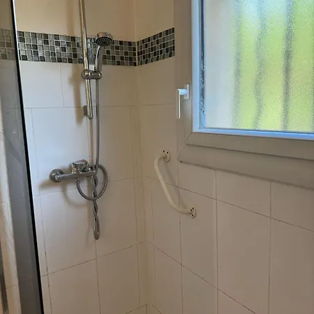 Entier Avec Jardin Pour 2 A 6 Personnes Avec 2 Et Convertible Dans Le Salon 식스포즈레스플라지스